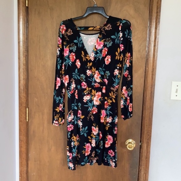 Relisted Loft dress floral print with cut out in back party event casual 6P - Picture 11 of 13
